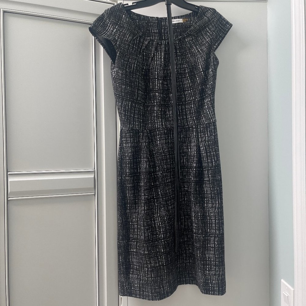 Calvin Klein cap sleeve, graphic design dress, size 8, with belt